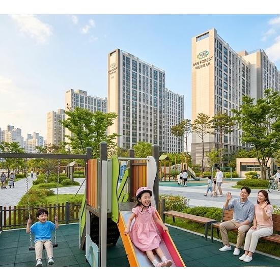 단지 주변으로 부모산과 주봉저수지가 자리하고 있는 점도 주요 장점으로 안내됩니다. 일상 속에서 녹지와 수변 환경을 가까이 접할 수 있어, 도심 편의성과 자연환경을 함께 고려하는 수요자에게 의미 있는 요소가 될 수 있습니다.